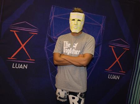 Luan Santana estreia turnê "Ano X" em São Paulo e intriga fãs com máscara - Francisco Cepeda/Ages