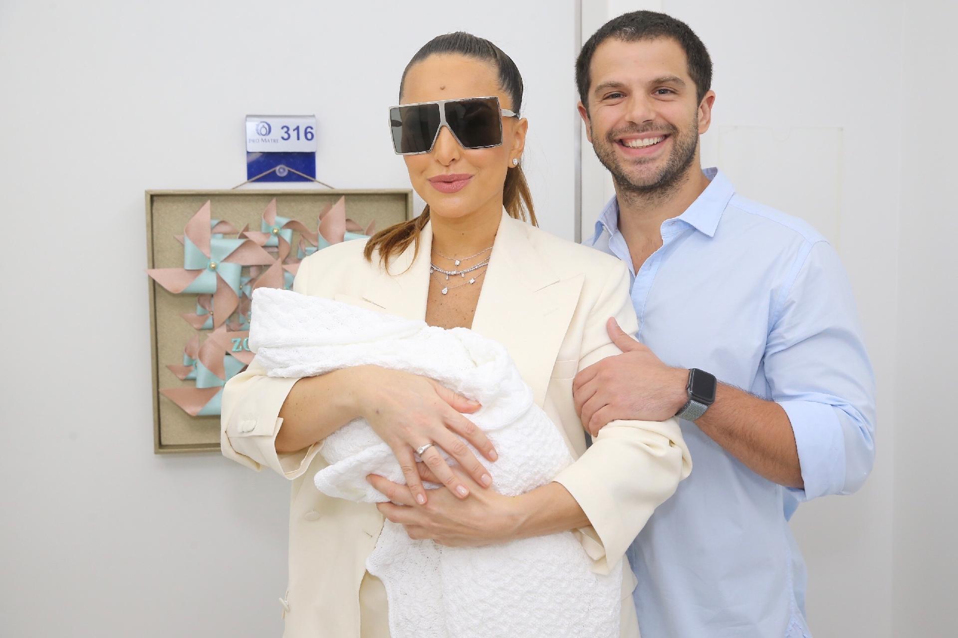 Sabrina Sato posa ao lado de Duda Nagle e Zoe e deixa a maternidade em São Paulo - Manuela Scarpa/Brazil News