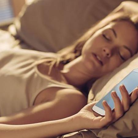 Apps conectados à relógios inteligentes ajudam a monitorar qualidade das horas dormidas, mas sensações de cansaço e falta de atenção ao longo do dia ainda são melhores indicadores - Getty Imagens 