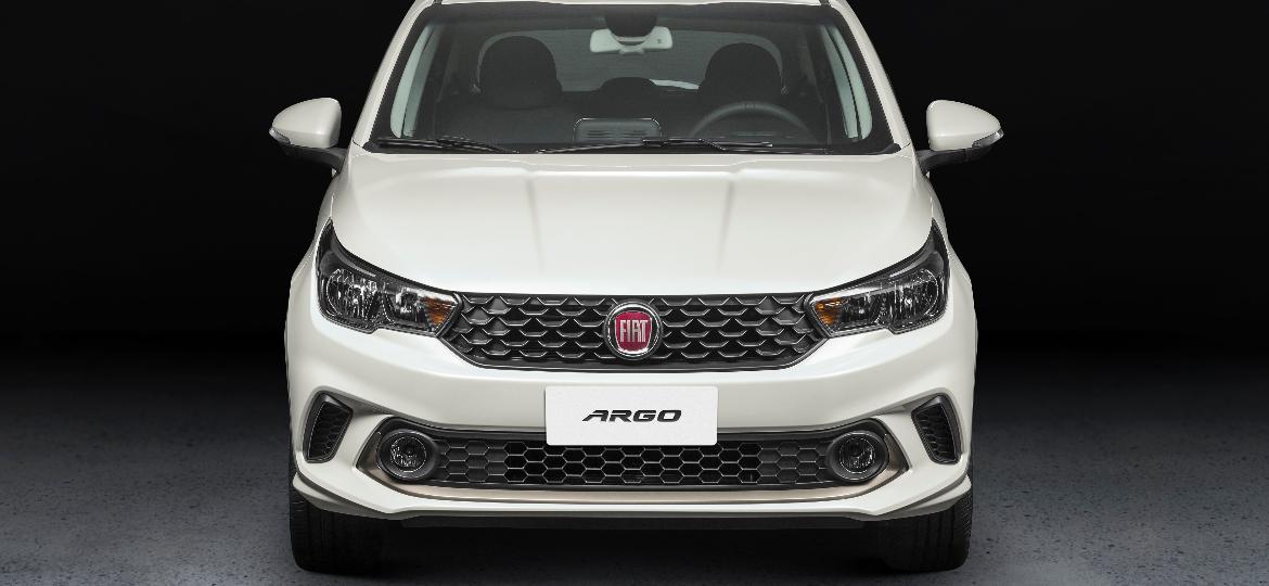 Fiat Argo na cor branca sólida cobra R$ 800 adicionais para clientes pessoa física; pintura grátis, somente a preta sólida - Divulgação