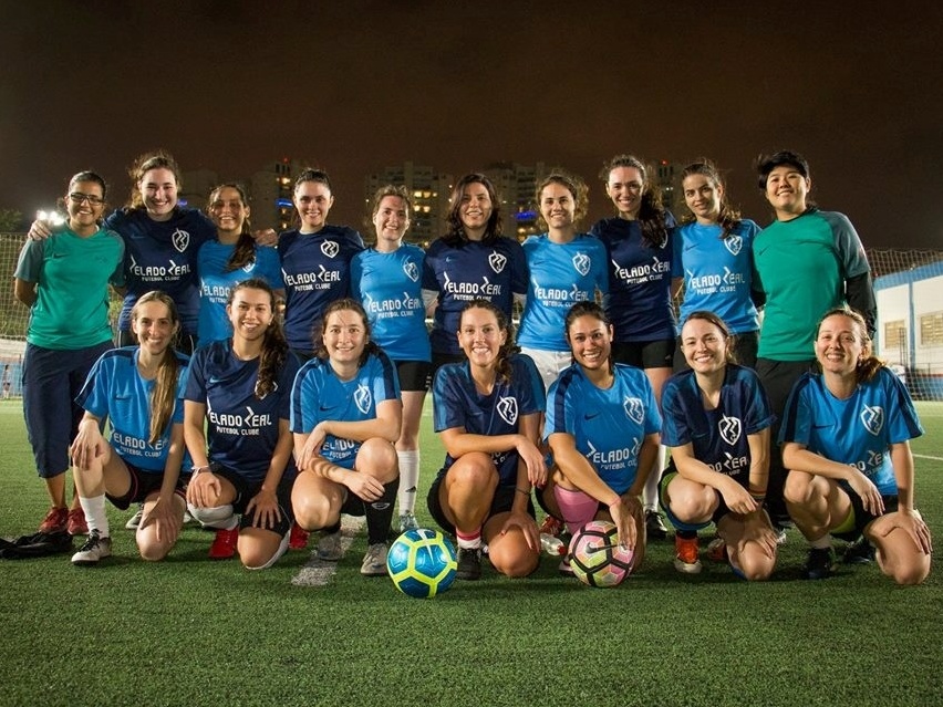 Escola de futebol gratuita e exclusiva para meninas? Esse lugar existe -  UOL Esporte