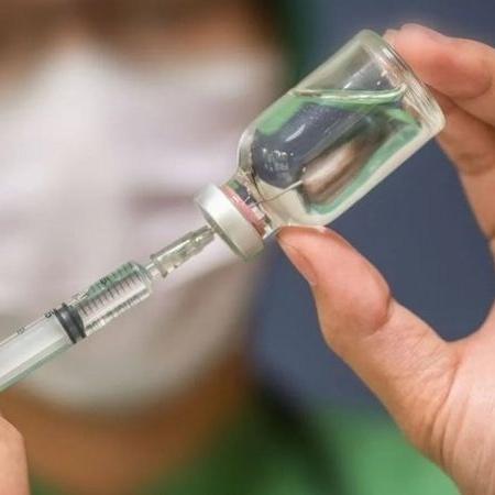 Os laboratórios Sanofi e GSK anunciaram que disponibilizarão 200 milhões de doses de vacina ao programa internacional Covax, criado pela OMS - Getty Images