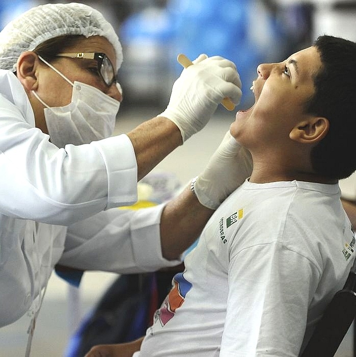 Jogos Online Grátis para Crianças - Bebê Pou Cuidar dos dentes