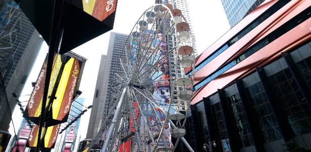 Roda-gigante de 34 metros agita Times Square em Nova York - Vimarsana News