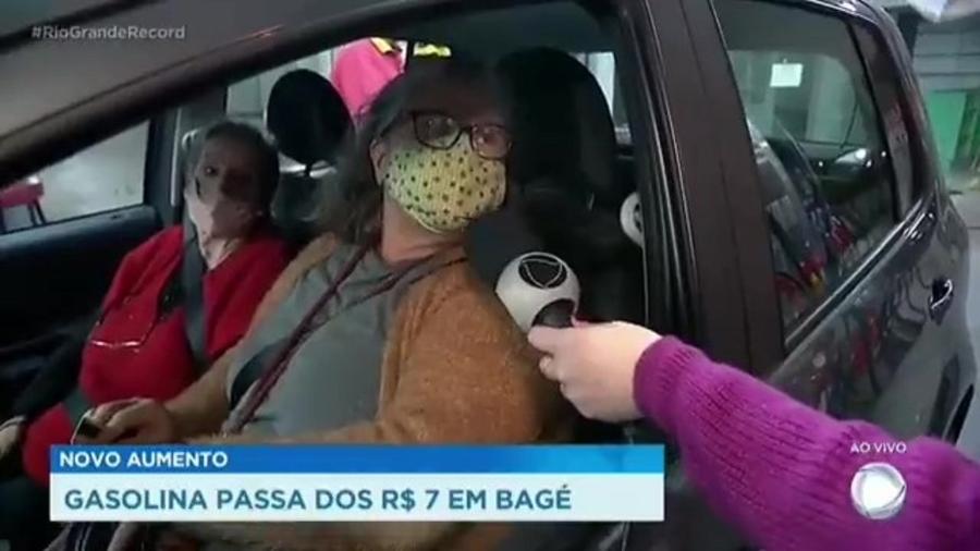Mulher pediu impeachment de Bolsonaro ao vivo no "Rio Grande Record" - Reprodução/Record TV