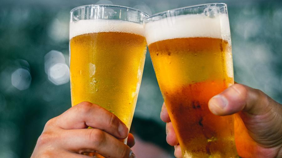 Se você gosta de reunir os amigos para beber, ter um lugar só para gelar sua cerveja ou preparar o chope pode ser a solução - iStock / Getty Images