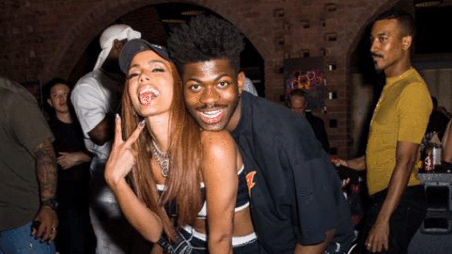 Anitta posa ao lado de Lil Nas X em sua festa de aniversário - Reprodução/Instagram