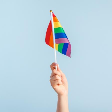 ?Falta acolhimento?: 43% dos LGBTQIAP+ já foram discriminados no trabalho