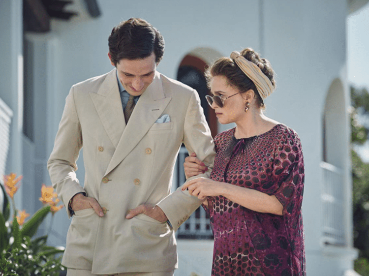 Príncipe Charles (Josh O'Connor) e a princesa Margaret (Helena Bonham Carter) na Ilha Mustique em "The Crown" - Divulgação - Divulgação