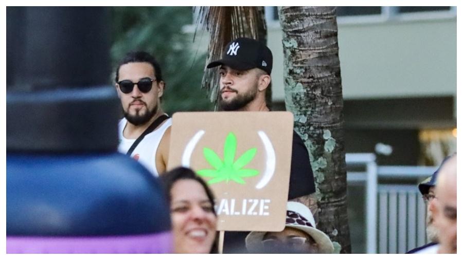 Rodrigo Godoy participou da marcha da maconha realizada neste sábado (6) no Rio de Janeiro - Reprodução/AgNews