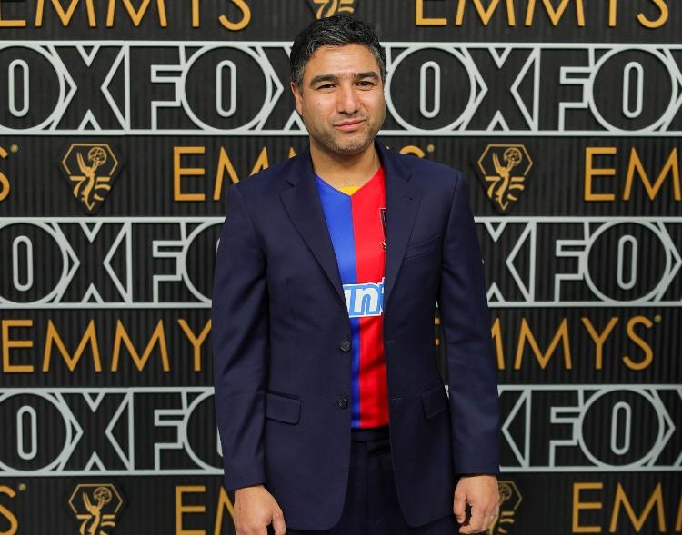 Nick Mohammed, de 'Ted Lasso', chega ao 75º Emmy Awards