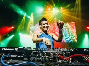 DJ africana bota Recife para dançar MC Bin Laden na 3ª noite de Rec-Beat