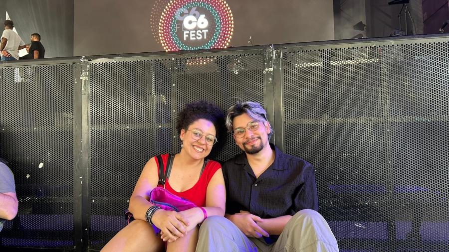 C6 Fest: Alessa e Gabriel aguardam o show de Soft Cell