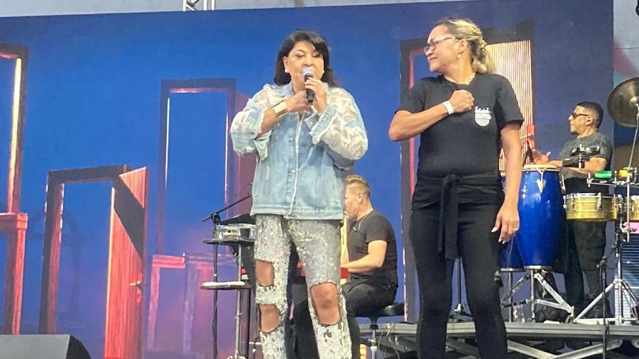 Roberta Miranda e Flávia Cristina durante show na Virada Cultural de 2024
