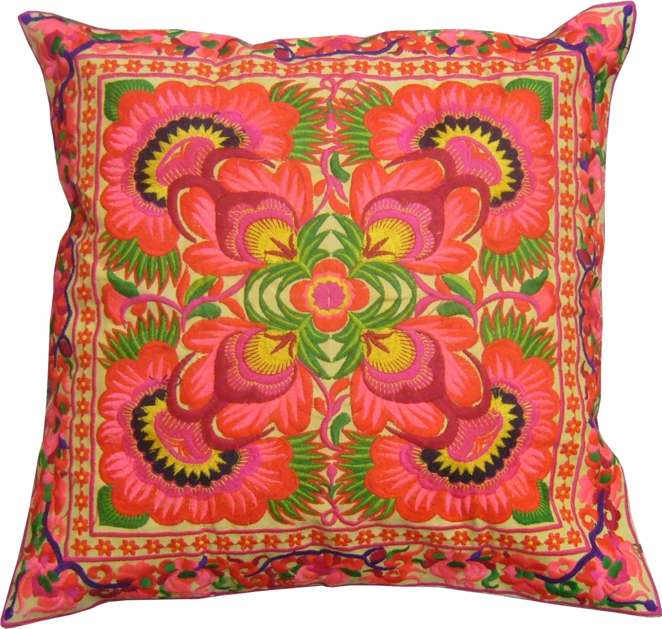 A capa de almofada Hmong feita de algodão mede 45 cm x 45 cm e sai por R$ 78 na Katmandu (www.katmandu.com.br) - Divulgação