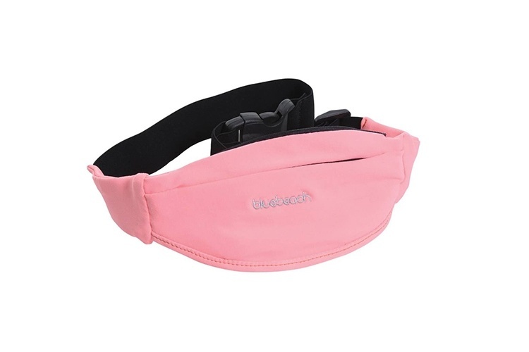 Pochete rosa, da Blue Beach. Preço: R$ 39. Informações: www.bluebeach.com.br | Preço e disponibilidade pesquisados em outubro de 2015 e sujeitos a alterações - Divulgação