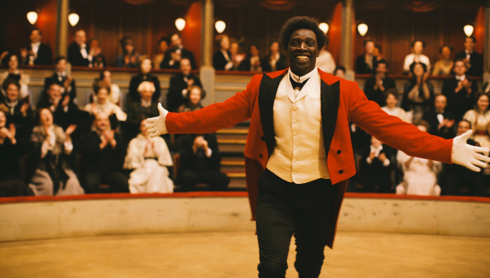 Dirigido por Roschdy Zem, "Chocolate" (2016) traz no elenco o ator Omar Sy, conhecido por "Samba" e "Intocáveis". Do circo ao teatro, do anonimato à glória, o filme conta a trajetória do palhaço Chocolat, primeiro artista circense negro da França. - Divulgação