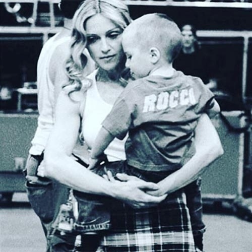 11.ago,2016 - Madonna prestou honenagem para o filho, Rocco, que completa 16 anos nresta quinta. Pelas redes sociais, a cantora postou com uma foto segurando o menino no colo quando ele era pequeno - Reprodução/Instagram/madonna