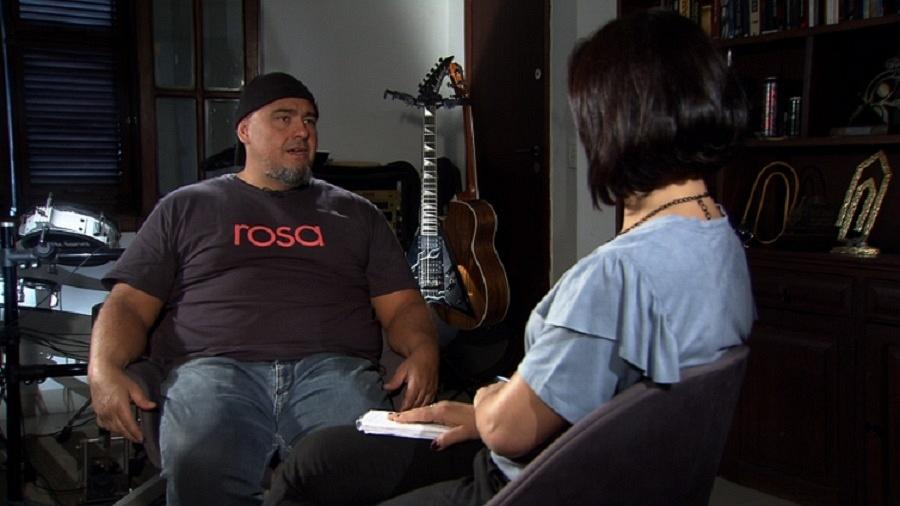 O vocalista e guitarrista Digão entrevistado do programa "Conversa com Roseann Kennedy" - TV Brasil 