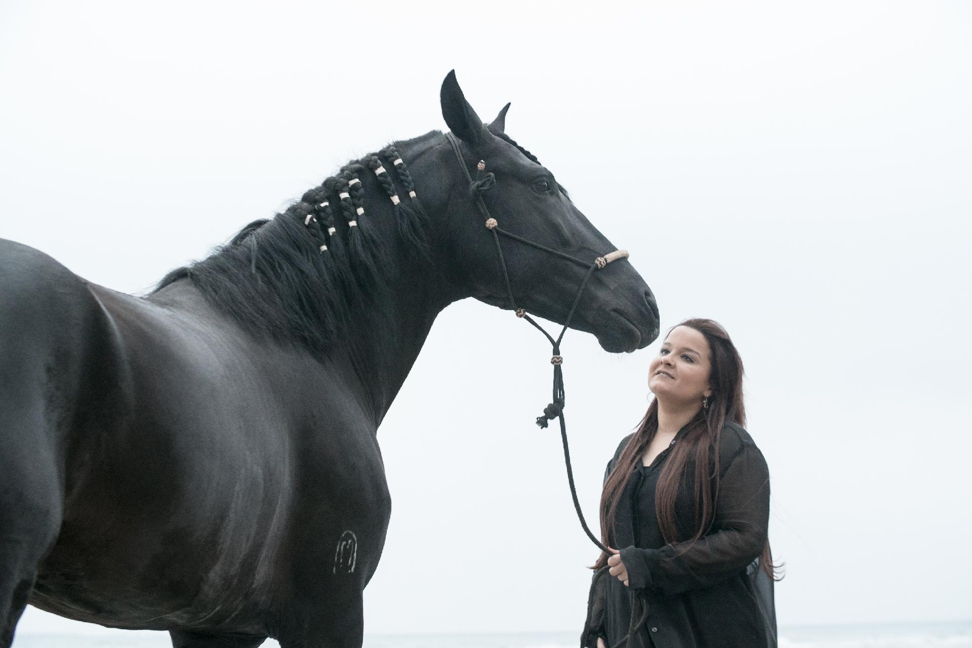 Cenas do clipe de "Bengala e Crochê" de Maiara e Maraisa - Olivio Neto