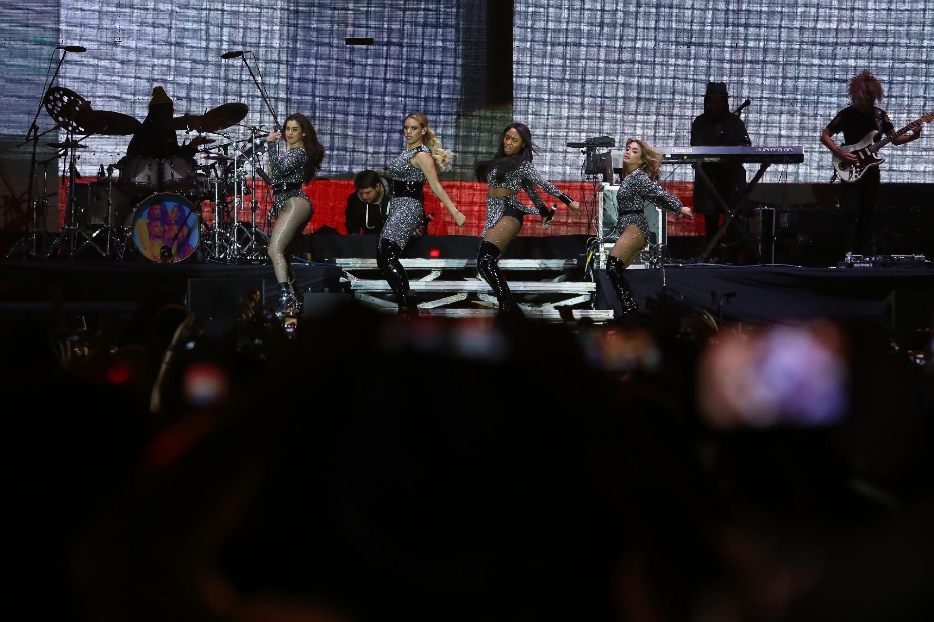 No setlist do Fifth Harmony, sucessos como "Lovely Night", "Angel", "We Know", " e "Don't Say You Love Me" levantaram o publico no Estádio do Morumbi - Amanda Perobelli/UOL