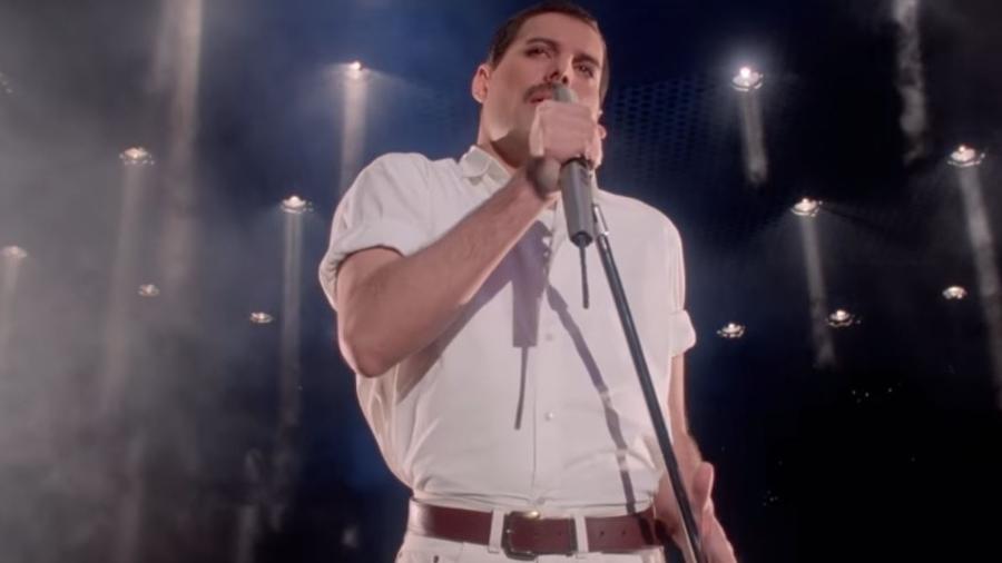 Freddie Mercury no clipe de Time Waits For No One - Reprodução