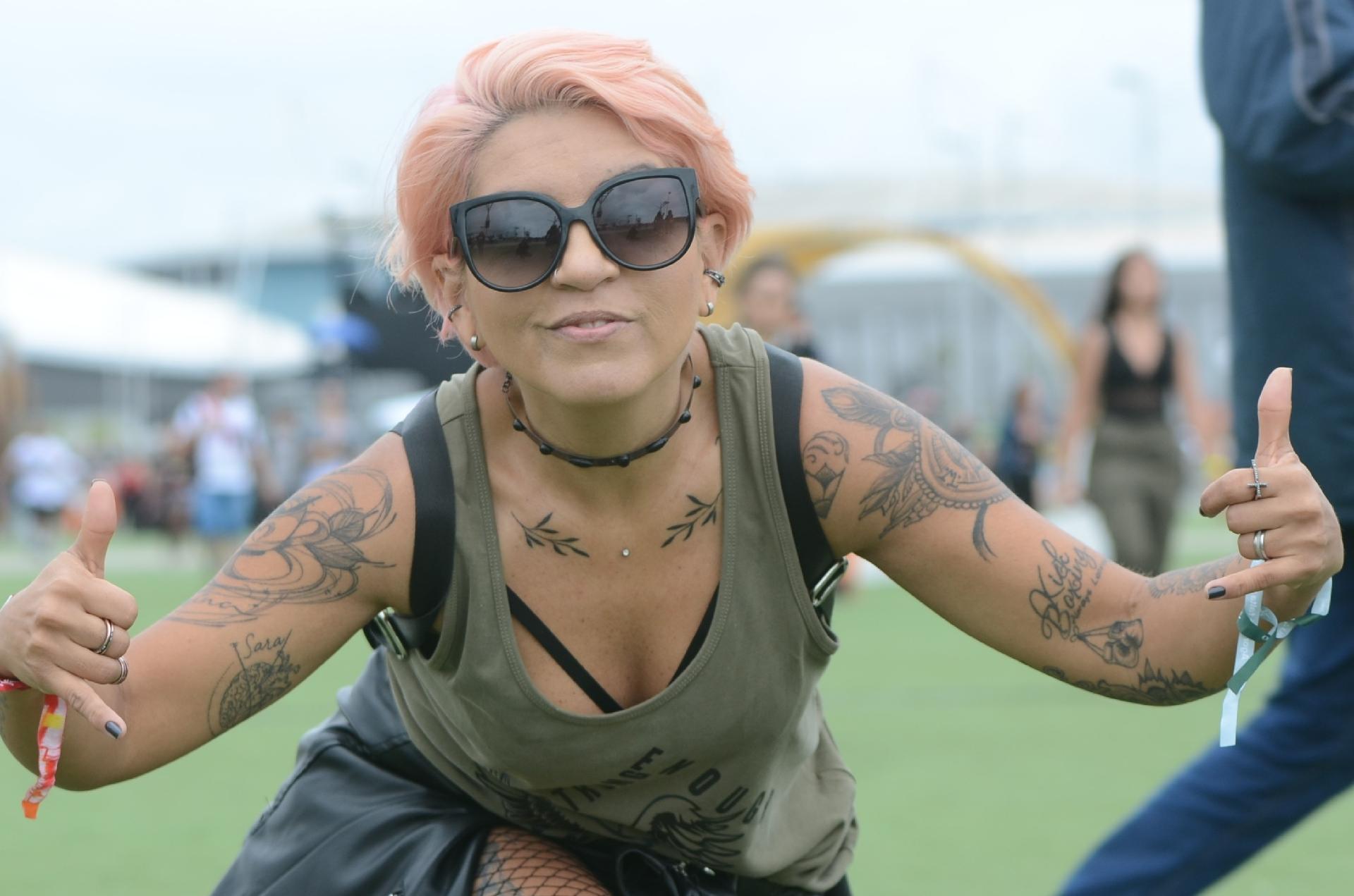 Na primeira semana do Rock in Rio, garota chamou atenção pelas belas tatuagens nos braços - Adriano Ishibashi/FramePhoto/Estadão Conteúdo