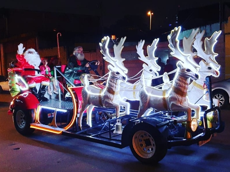 Papai Noel transforma a própria moto em trenó para distribuir mais de 250  presentes na rua, Tocantins