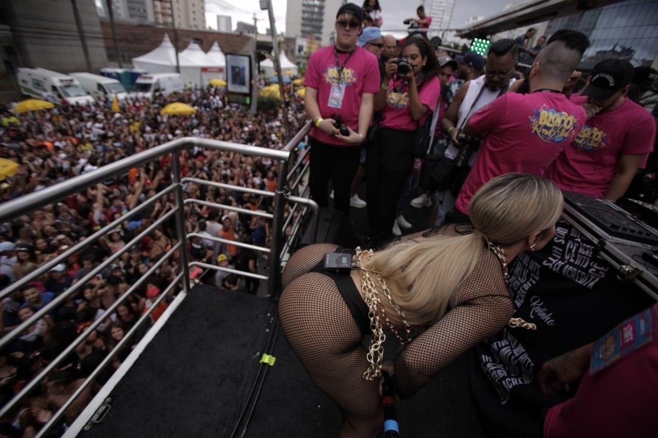 Cantora Mila, do hit "Tudo Ok", rebola muito no Bloco KondZilla - André Lucas/UOL