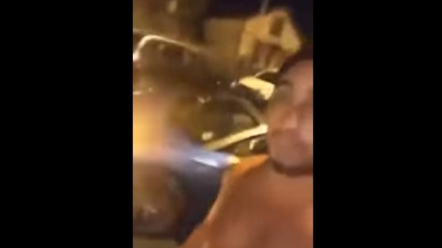 Homem destrói R8 alugado e grava vídeo - Reprodução