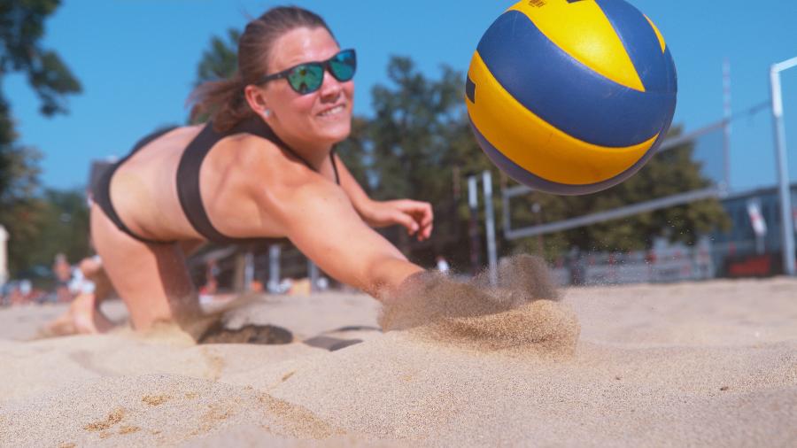 Vôlei de praia proporciona um intenso gasto calórico e melhora a coordenação motora e os reflexos corporais - iStock / Getty Images