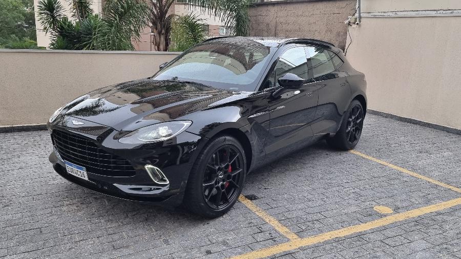 Aston Martin DBX tem preço inicial de R$ 2,8 milhões e motor Mercedes V8 4.0 biturbo de 550 cv - Rafaela Borges/UOL