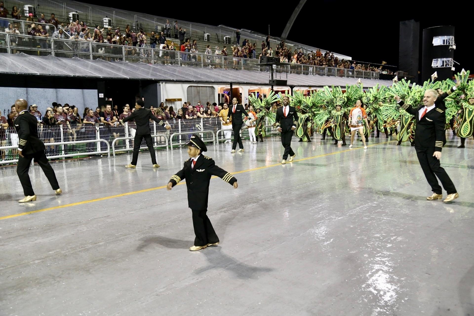 Desfile da Tom Maior, quarta colocada no Grupo Especial - BrazilNews