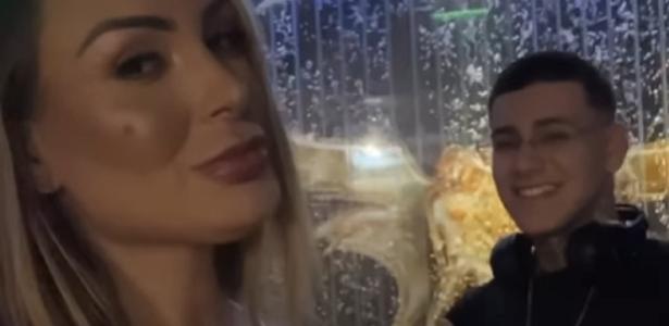 Arthur Urach diz que filma os conteúdos do OnlyFans da mãe