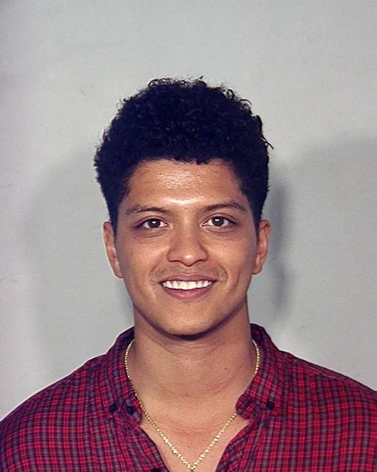 Bruno Mars: Cantor foi preso em 2010 por suspeita de pose de drogas