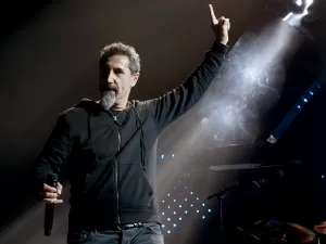 Ativista, Serj Tankian não teme perder fãs se for 'a coisa certa a fazer'