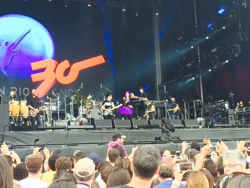 20.set.2015 - Baby do Brasil sobe ao Palco Sunset com Pepeu Gomes e o filho Pedro Baby - Tiago Dias/UOL