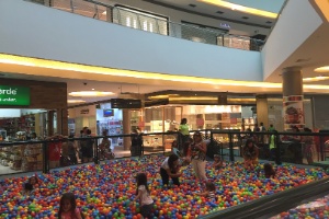 Piscina de bolinhas do Shopping Metropolitano Barra - Divulgação