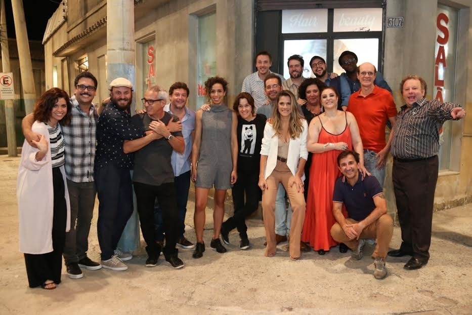 30.mar.2016 - Elenco de "Chapa Quente" reunido no lançamento da segunda temporada da série - Roberto Filho /Brazil News