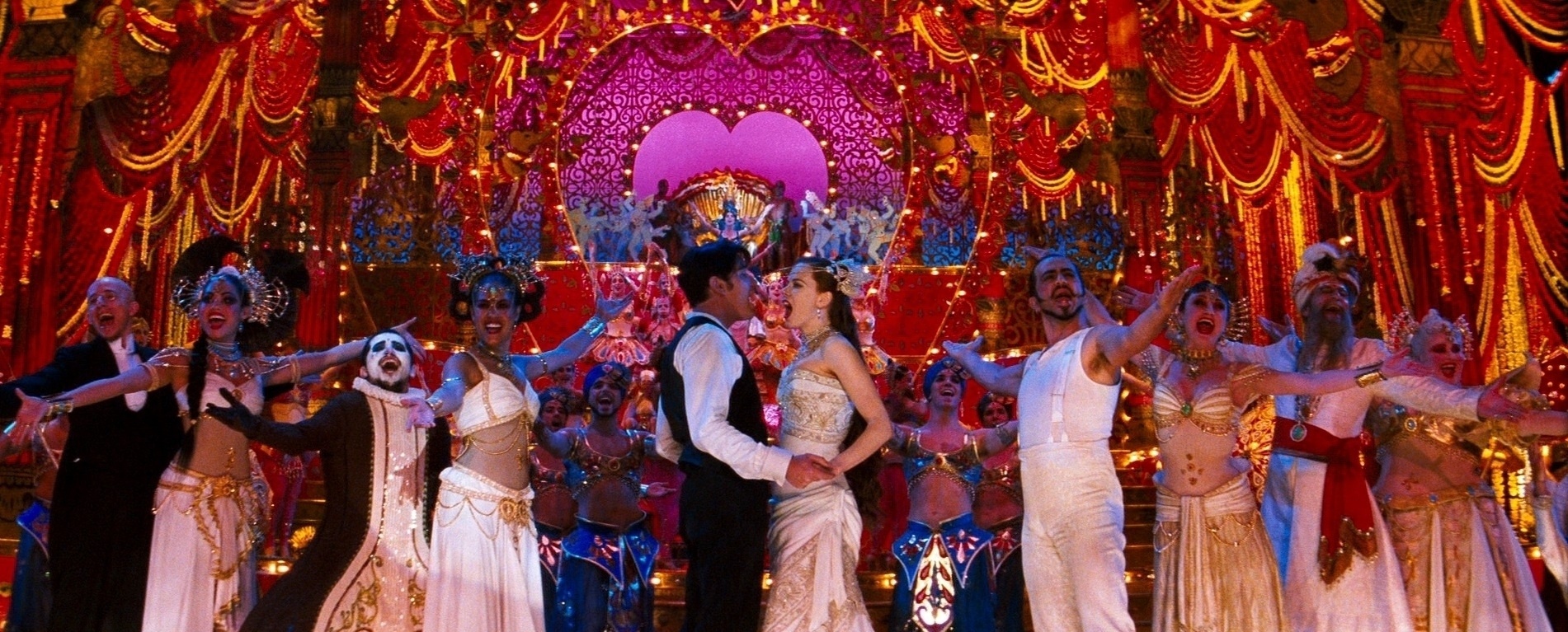 Cena do filme "Moulin Rouge: Amor em Vermelho" (2001), de Baz Luhrmann - Reprodução