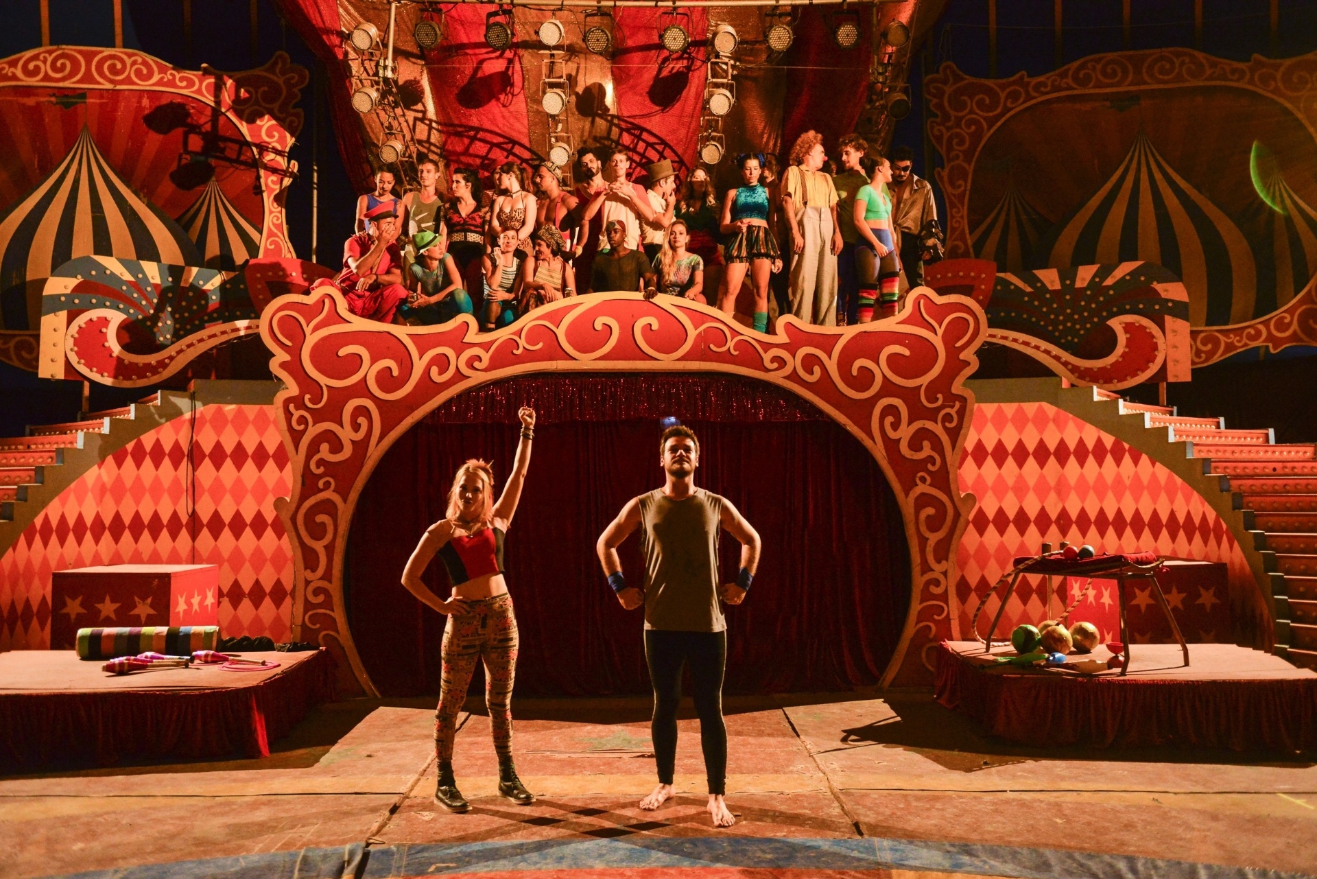 Elenco em cena de "Os Saltimbancos Trapalhões: Rumo a Hollywood". O filme foi gravado no circo de Marcos Frota, no Rio de Janeiro - Divulgação