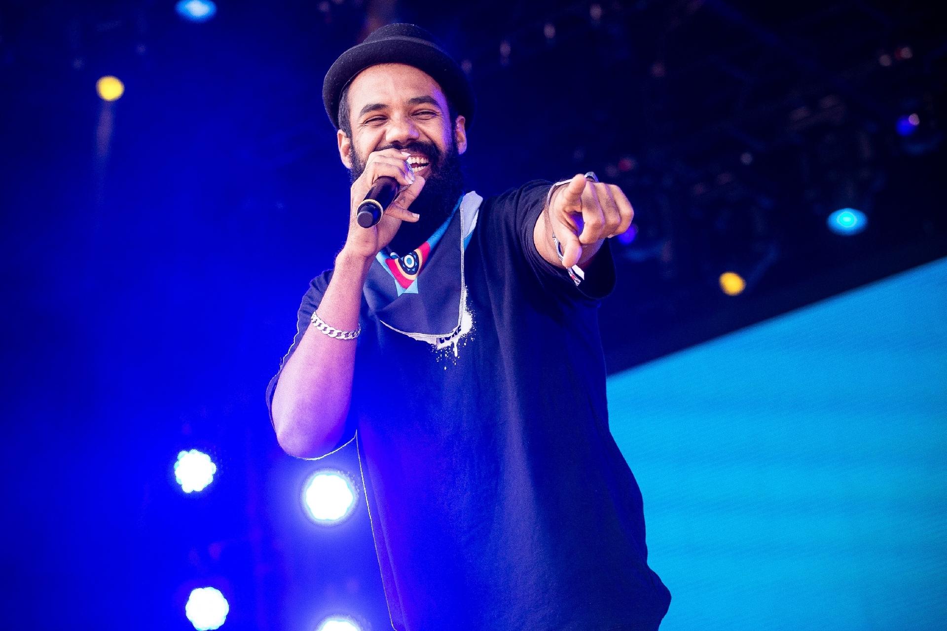 A banda Baiana System se apresenta no palco Axe, no primeiro dia de Lollapalooza, no Autódromo de Interlagos, em São Paulo - Keiny Andrade/Folhapress