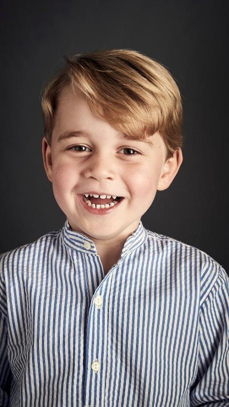 Príncipe George sorri em foto em comemoração ao seu aniversário de quatro anos - Chris Jackson/Kensington Palace