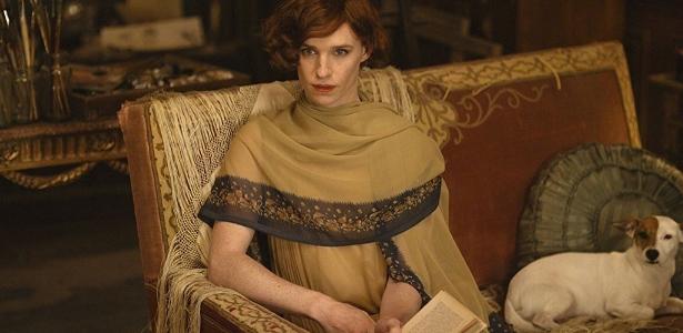 Cena no filme "A Garota Dinamarquesa" (2015), que conta a história da pintora Lili Elbe, uma das primeiras pessoas a passar por cirurgia de readequação sexual, em 1931