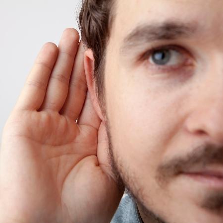 Problema da perda da audição é agravado pelo natural envelhecimento - iStock