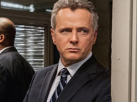 O ator Aidan Quinn em cena na série "Elementary" - Divulgação