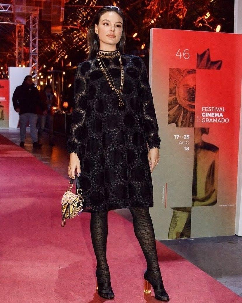 Vestidos e barriga de fora: os truques de look de Isis Valverde na gravidez - Reprodução/Instagram/@isisvalverde