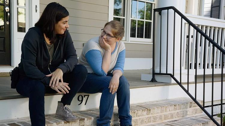 Merritt Wever como Denise (à direita) ao lado de Tara (Alanna Masterson) em "The Walking Dead" - Divulgação - Divulgação