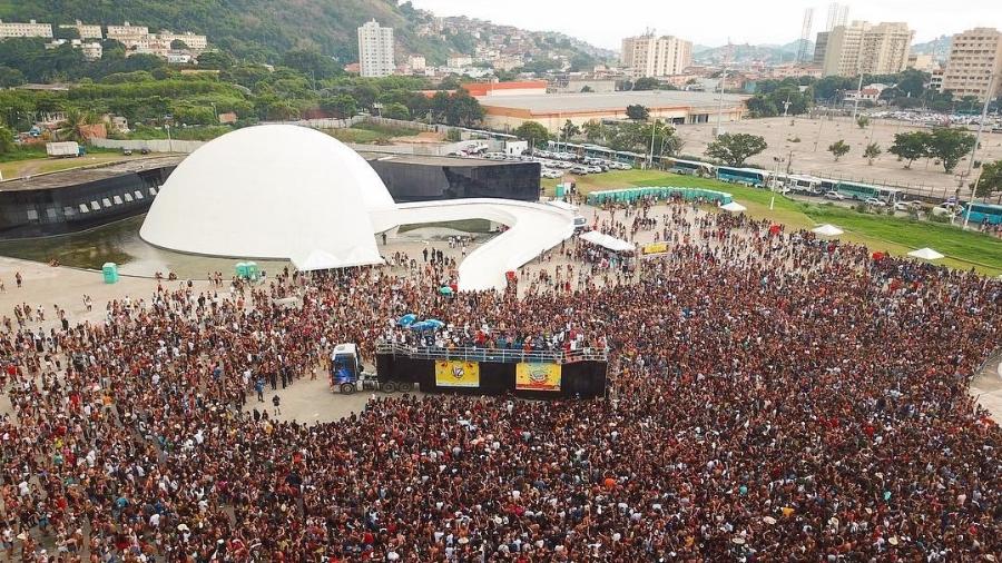 Concentração do bloco "Vou Zuar", no Caminho do Niemeyer, em Niterói - Reprodução/Instagram