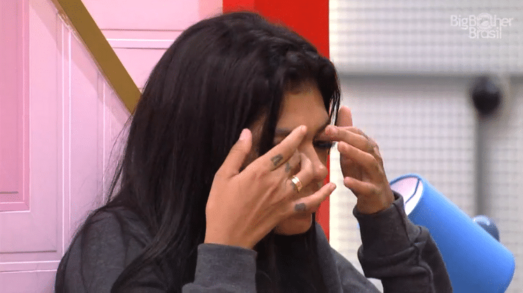 BBB 21: Pocah coça os olhos - Reprodução/Globoplay - Reprodução/Globoplay